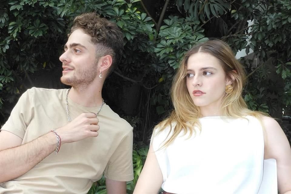 El tiktoker también compartió un par de fotografías con su media hermana Isabella.