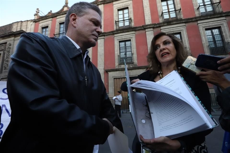 Los denunciantes dijeron que Palacio Nacional es 'la casa del pueblo' y esperaban ser recibidos por AMLO.