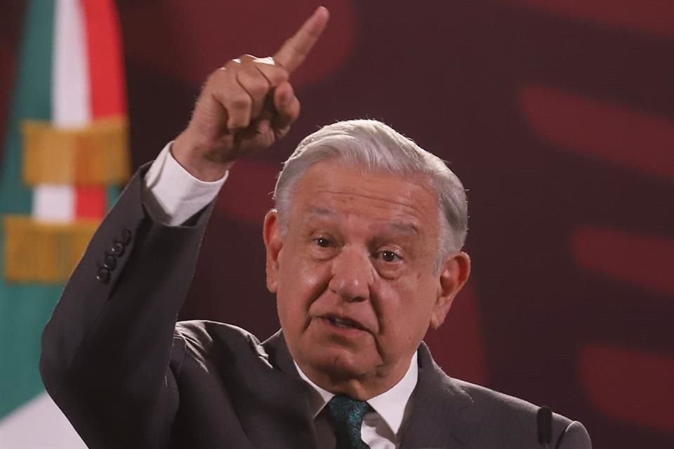 AMLO dijo que los mexicanos se deben cuidar de la doble moral en el discurso de la Oposición.