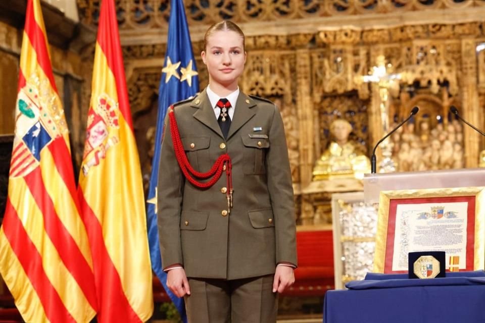 La Princesa Leonor recibió las Medallas de Aragón y de las Cortes de Aragón, así como el título de Hija Adoptiva de Zaragoza.