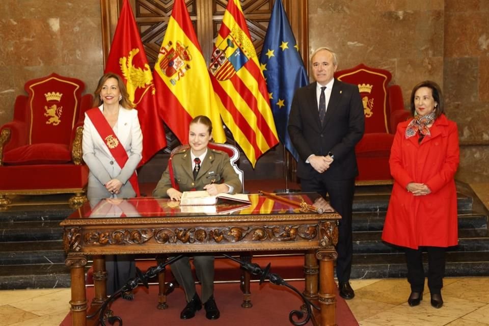 Leonor recibió estos reconocimientos durante su estancia en la Academia General Militar (AGM) de Zaragoza.