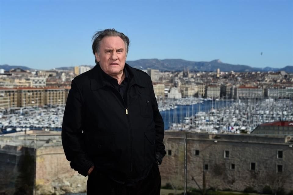 El fotógrafo Rino Barillari acusó al actor Gérard Depardieu de agredirlo físicamente; el actor revira y dice que éste empujó a su pareja.