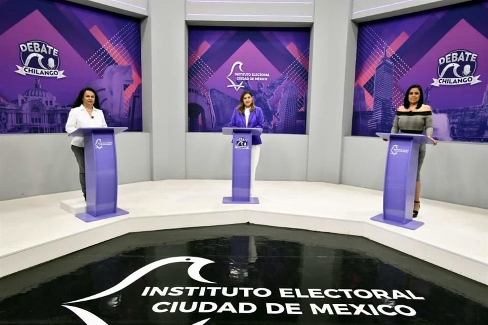 (De izquierda a derecha) Las candidatas a la Alcaldía Azcapotzalco Margarita Saldaña, Nancy Nuñez y Luisa Alpizar, ayer en el debate organizado por el IECM.