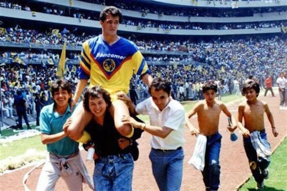 El ex delantero mexicano Carlos Hermosillo recordó el papel que jugó y que resultó esencial para que América y Cruz Azul se coronaran.