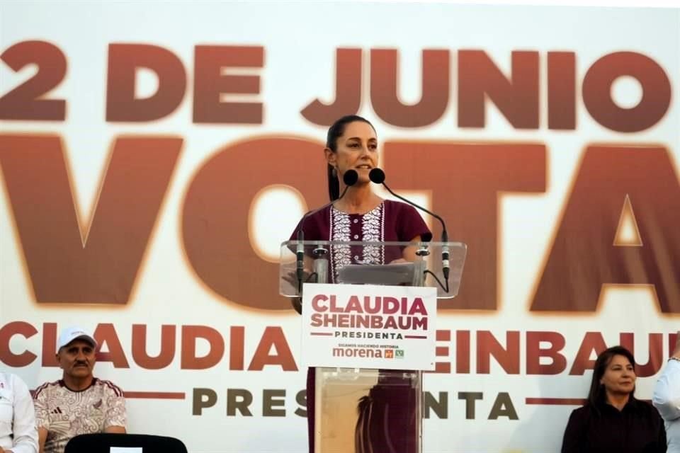 La candidata morenista acudió a Hermosillo, donde ofreció continuar el Plan Sonora.