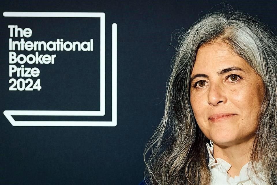 La escritora argentina Selva Almanda fue finalista del Premio Booker Internacional por la traducción al inglés de su novela 'No es un río'.