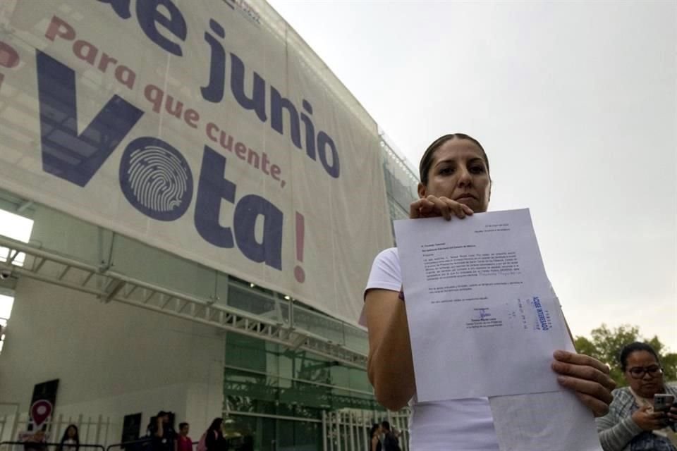 Teresa Reyes Loza renunció a la candidatura a la Presidencia Municipal de Santo Tomás de los Plátanos.