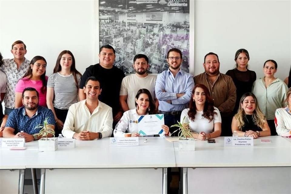 Haro se reunió con jóvenes empresarios para ofrecerles apoyo y capacitación.