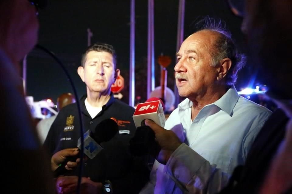 Érik Cavazos, director de Protección Civil estatal, y Javier Nava, Secretario de Gobierno, acudieron a la zona del desastre.