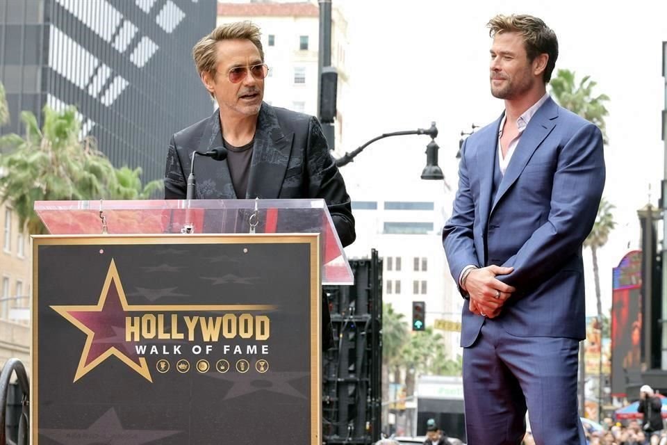 Robert Downey Jr. bromeó durante el discurso que dio sobre su compañero de 'Avengers'.