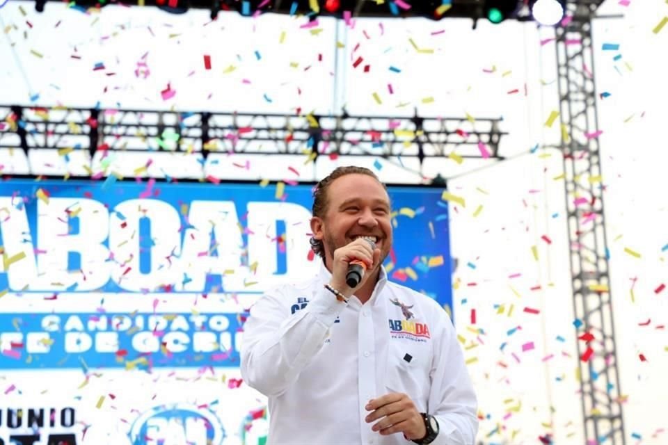 El aspirante Santiago Taboada se reunió con comerciantes en Tepito.