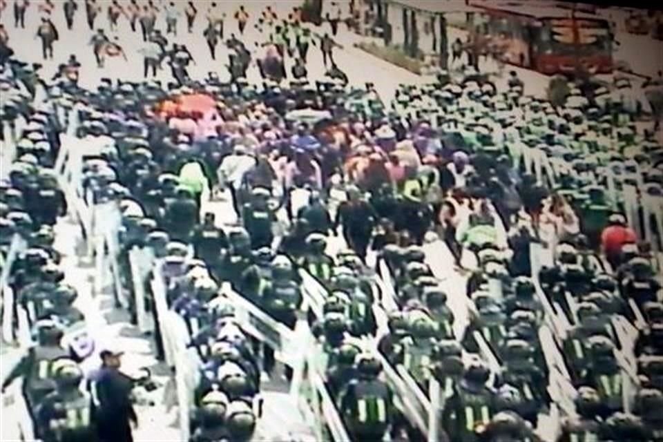 Este domingo se registraron disturbios en el Centro Histórico por una manifestación feminista que arribó al Monumento a la Revolución.