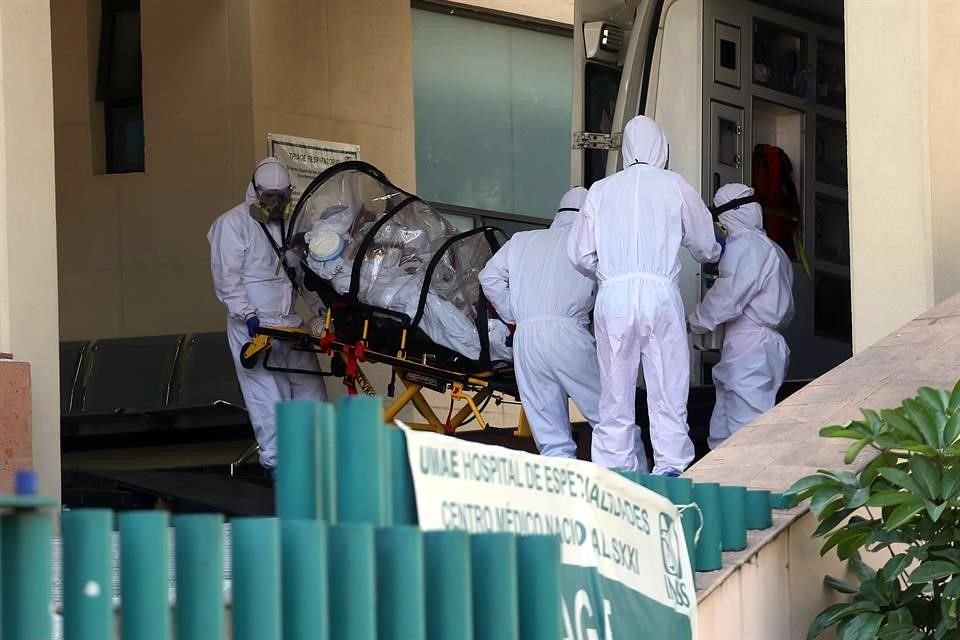 La CDMX alcanzó cifras que la colocarían en semáforo rojo, tras los aumentos en contagios activos y hospitalizados de las últimas dos semanas por Covid_19, coinciden especialistas.