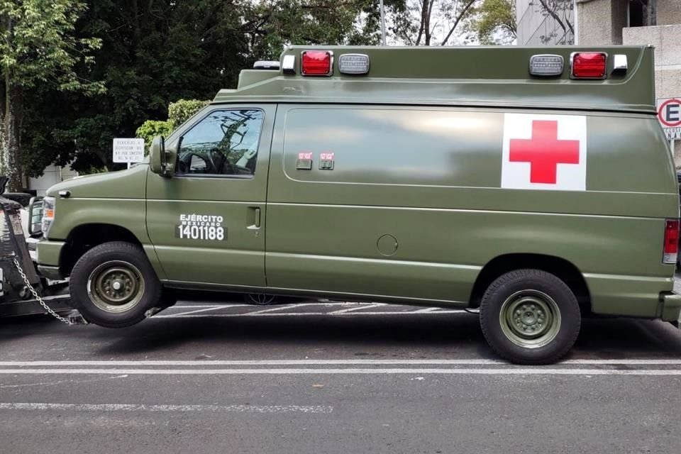 Un motociclista murió tras ser arrollado por una ambulancia del Ejército que al parecer se pasó el alto, en Eje 4 y Vértiz, en la Narvarte.