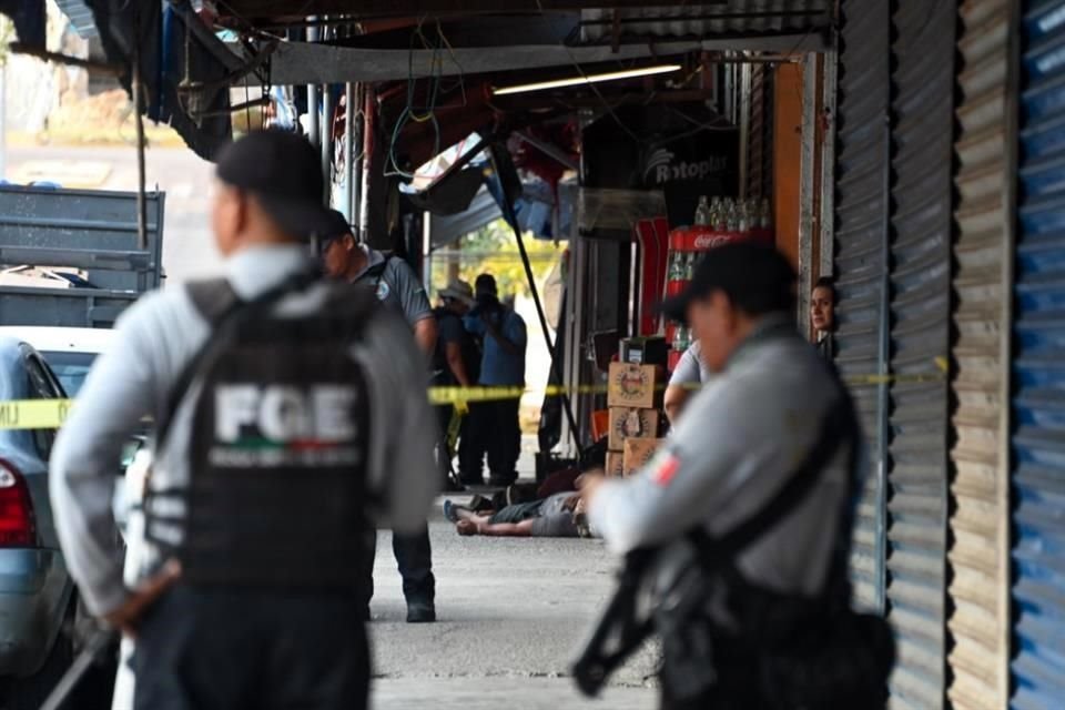 El crimen ocurrió en un mercado de artesanías ubicado sobre la Calle Ignacio Chávez, a unos 50 metros de la Avenida Costera Miguel Alemán.