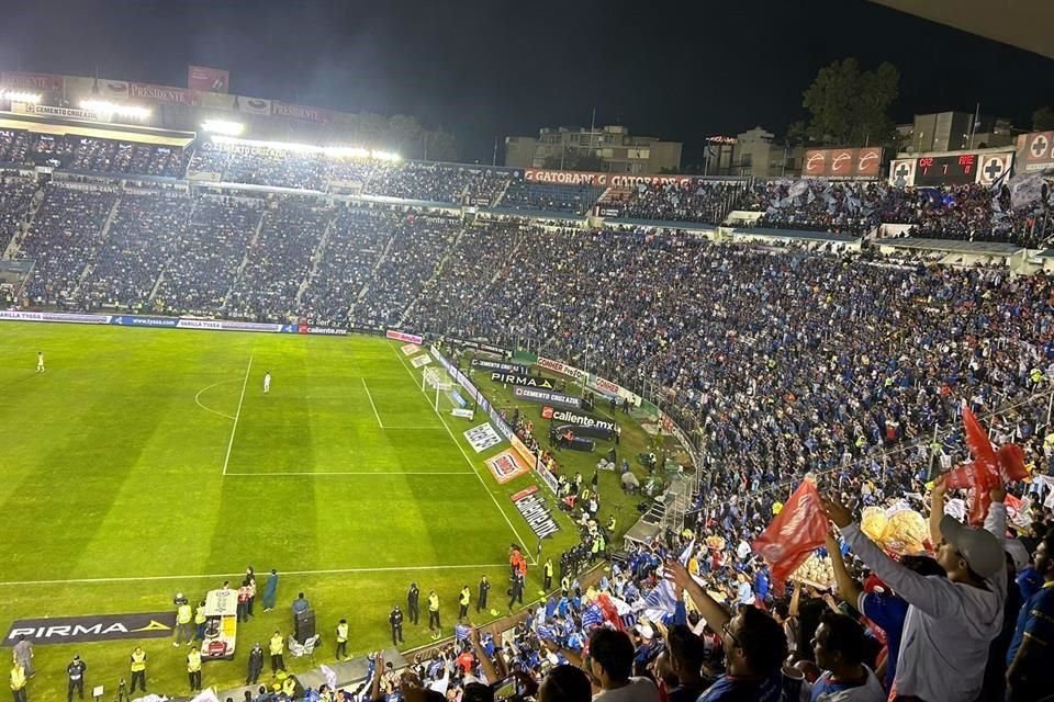 La afición respondió y llenó el Estadio Ciudad de los Deportes.