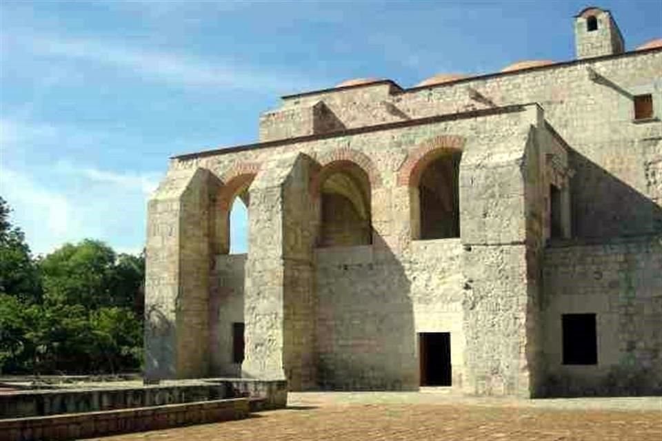 El exconvento de Santo Domingo de Guzmán, en Oaxaca, es un ejemplo de restauración, pues se utilizaron las mismas técnicas constructivas y los mismos materiales donde era posible hacerlo.