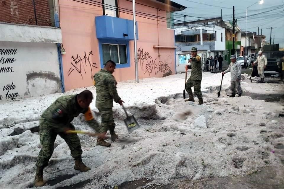 Puebla registró una tormenta con granizo y vientos fuertes que provocó inundaciones, árboles caídos y cortes de energía en distintos puntos.