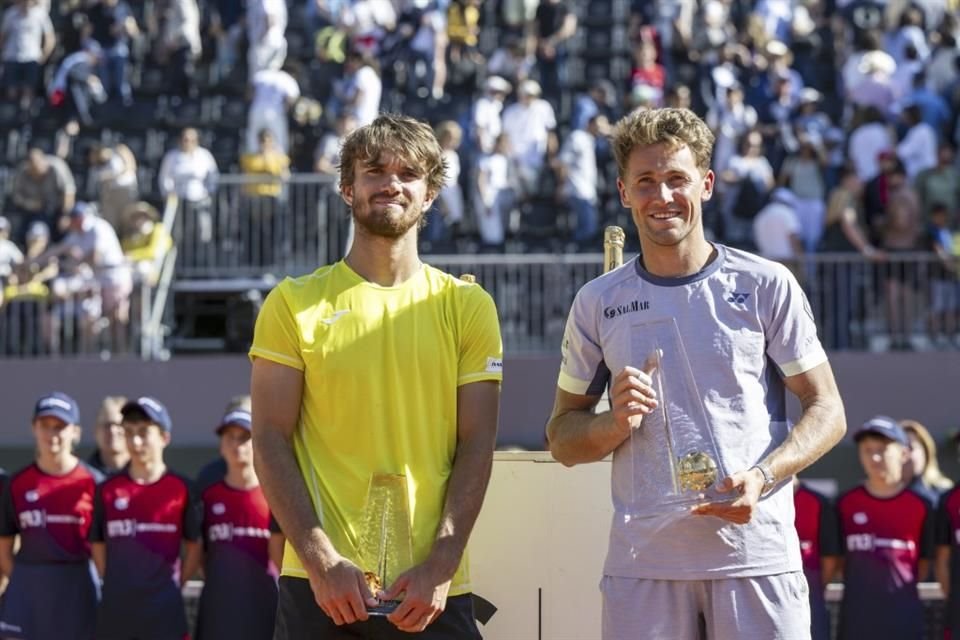 El noruego Casper Ruud se impuso al checo Tomas Machac para ganar su tercer torneo de Ginebra, a escasas horas del inicio de Roland Garros.