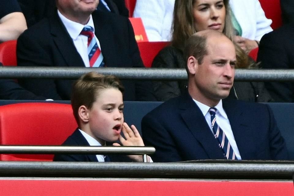 El Príncipe Jorge se dejó ver emocionado ante la justa deportiva.