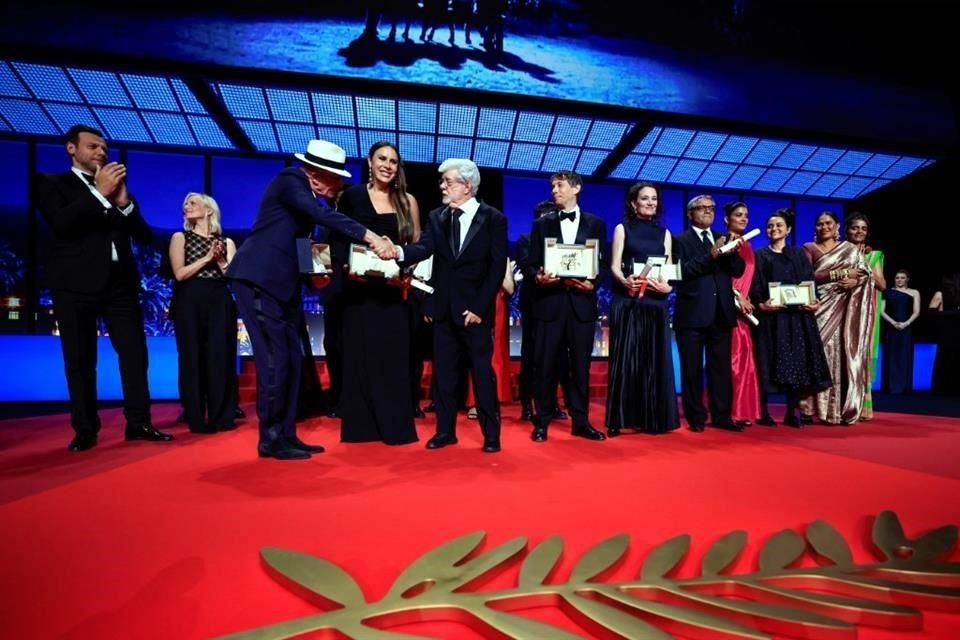 George Lucas posó con todos los ganadores de Cannes.