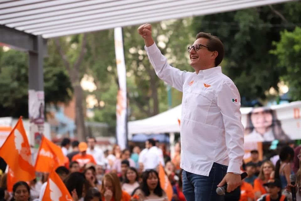 El candidato de Movimiento Ciudadano visitó ayer tres alcaldías.