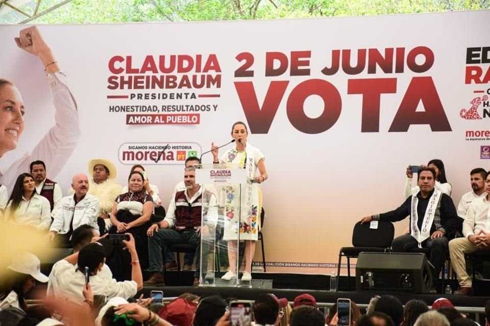 Claudia Sheinbaum prometió a maestros en Chiapas que no volverán los privilegios.