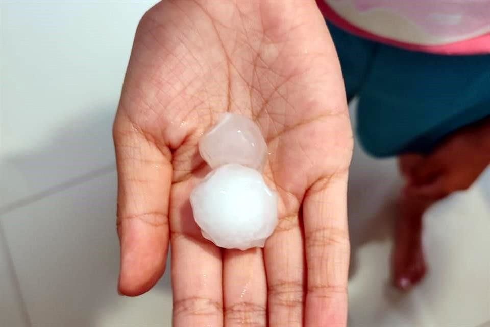 De este tamaño fue el granizo que cayó en la zona metropolitana.