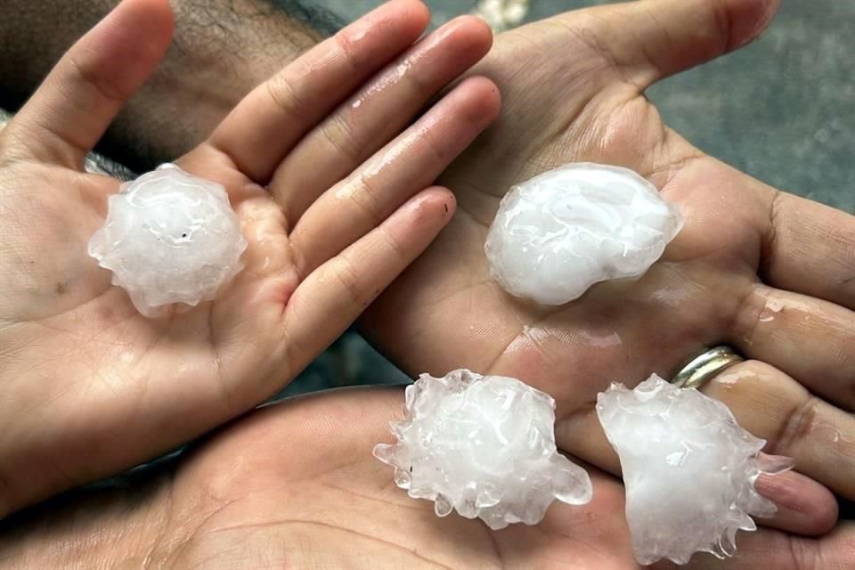 De este tamaño fue el granizo que cayó en la zona metropolitana.