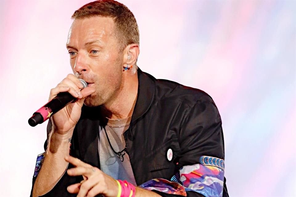 Chris Martin forma parte de la canción.