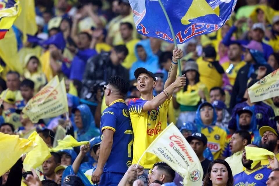 La afición americanista respondió en la grada y terminó celebrando el título número 15 de Liga.