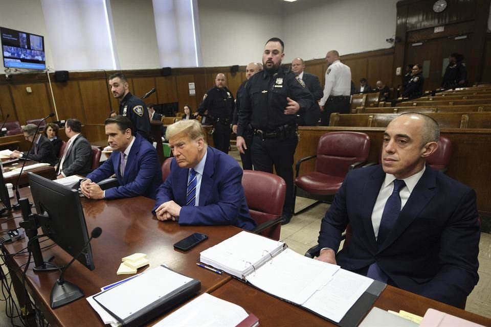 El ex Presidente Donald Trump ante la corte criminal de Manhattan, el 16 de abril del 2024.