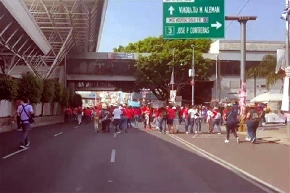 Los miembros del magisterio disidente iniciaron una de sus movilizaciones desde el Metro Chabacano.