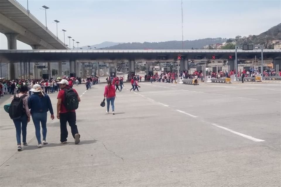 Maestros de la CNTE tomaron la caseta de la México-Cuernavaca.