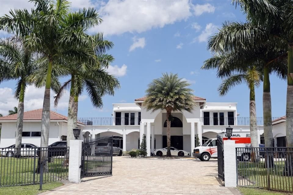La policía de investigación allanó la casa de Sean Kingston en Florida.