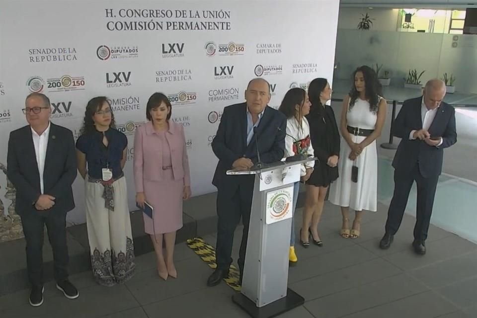 En conferencia de prensa, legisladores del PAN, PRI y PRD informaron que este martes a las 11:00 horas se registró la demanda y esperan la suspensión general de la reforma a las Afores.