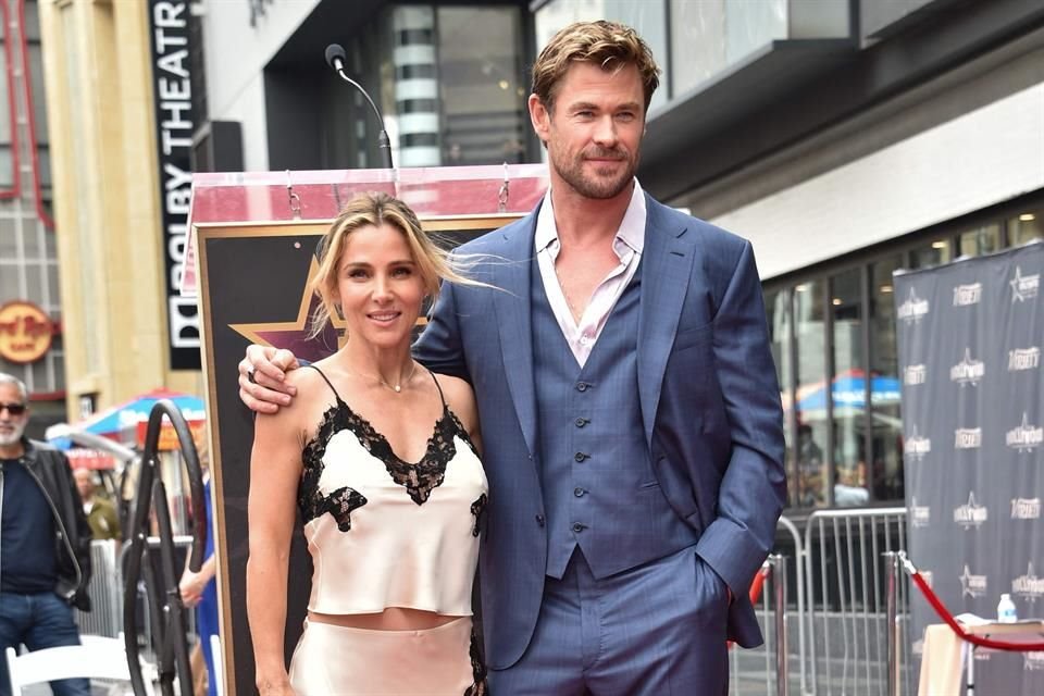 Chris Hemsworth elogió a su esposa Elsa Pataky por haber sacrificado su carrera para dedicarse plenamente a sus hijos.