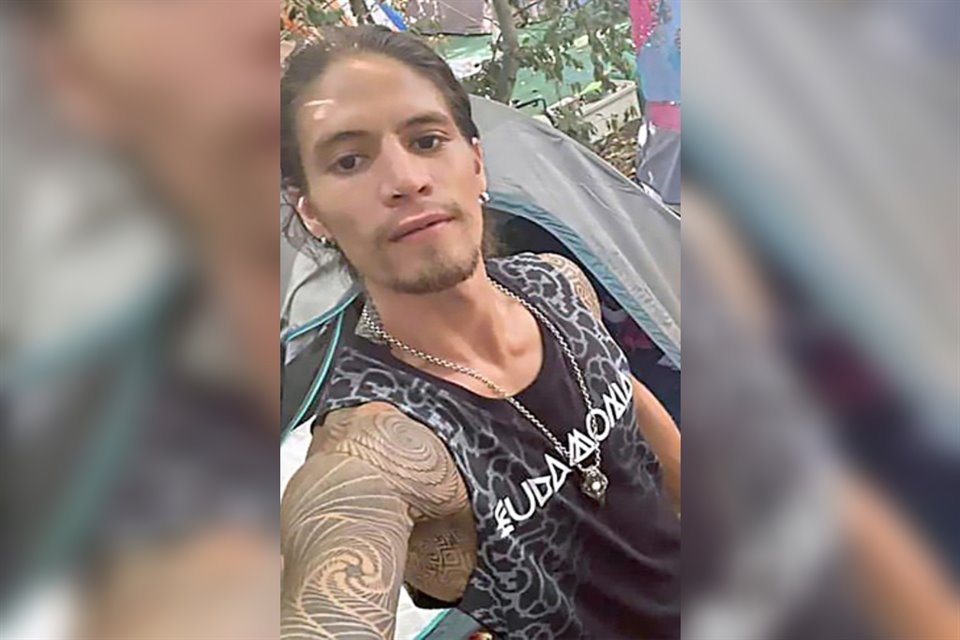 SRE informó que por problemas logísticos de la aerolínea comercial, el traslado de los restos de Orión Hernández a México se demoró un día.
