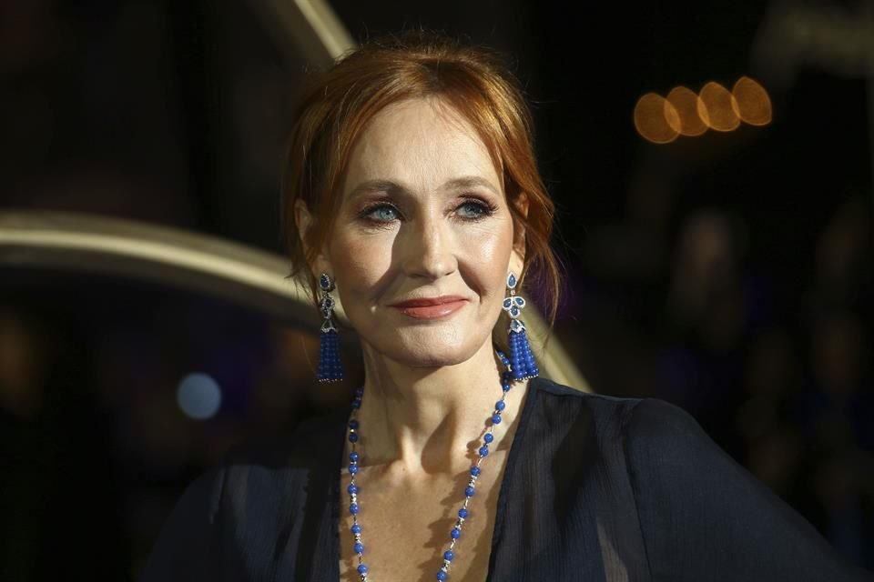 La autora J. K. Rowling realizó aclaraciones sobre su postura en torno a los temas transgénero.