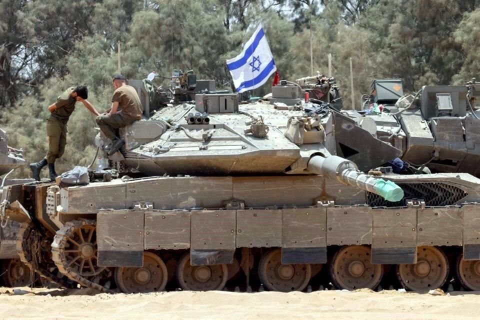 El Ejército israelí profundizó su ofensiva en el sur de Gaza y toma el control de un corredor estratégico en la frontera de Gaza con Egipto.