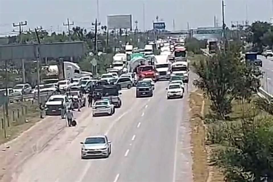 Los inconformes bloquearon el acceso al Puente Pharr por el libramiento Río Bravo-Reynosa.