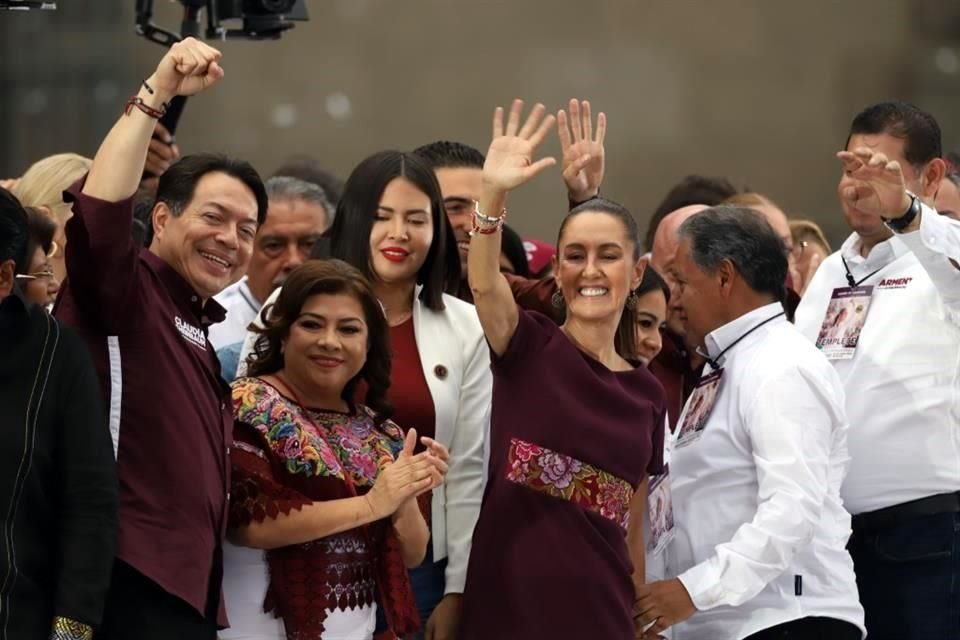 La candidata Clara Brugada cerró su campaña con Claudia Sheinbaum en el Zócalo.