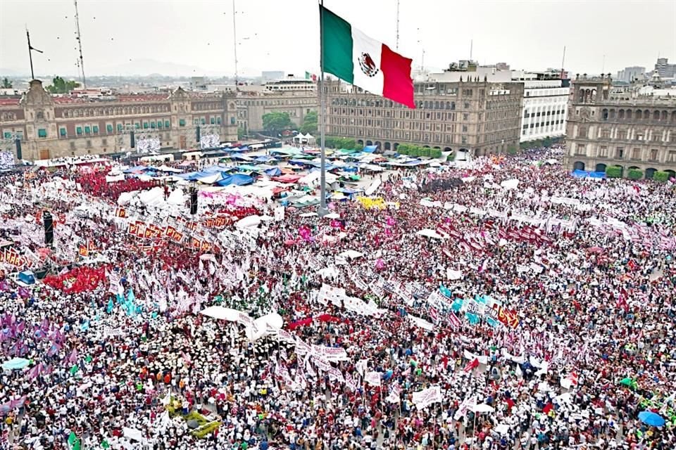 Sheinbaum cerró su campaña en el Zócalo que estuvo lleno, salvo por la parte del campamento de la CNTE.