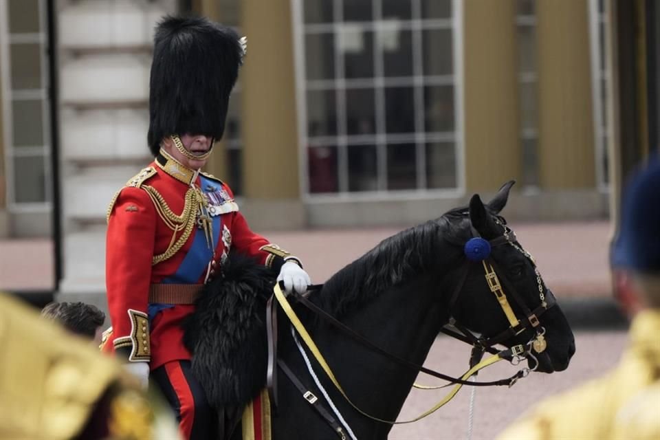 El año pasado, Carlos III estuvo presente en la ceremonia, montando a caballo.
