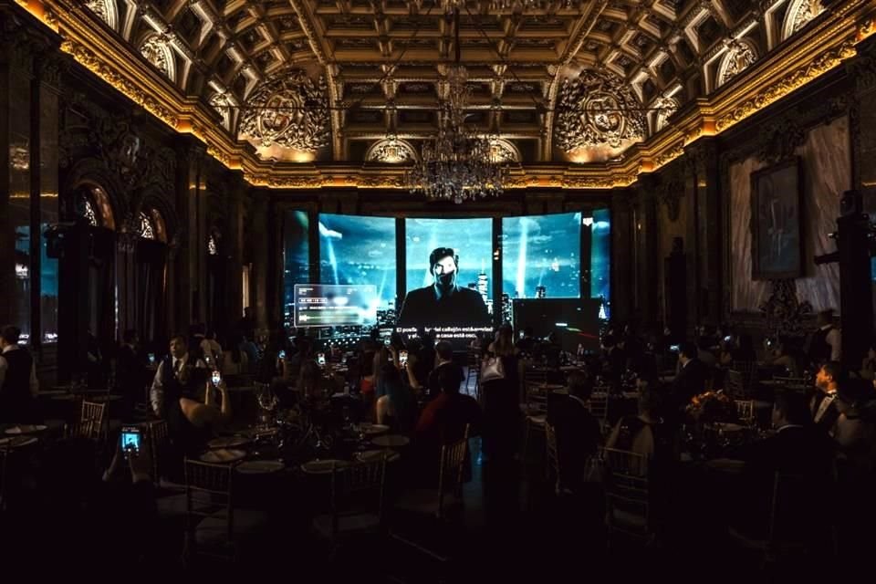 En la historia, este es un evento exclusivo en el cual Bruce Wayne (Batman), como embajador de Industrias Wayne, te invita a una cena.