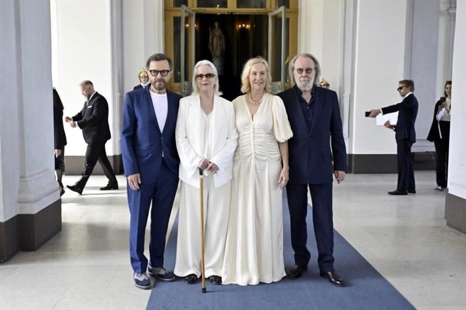 Los candidatos fueron nominados por el público y el gobierno sueco junto al rey aprobó a los cuatro miembros de ABBA.