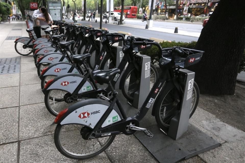 Antes de empezar a apostar por la construcción de más ciclovías o carriles confinados, se tendría que apostar por fortalecer Ecobici. 