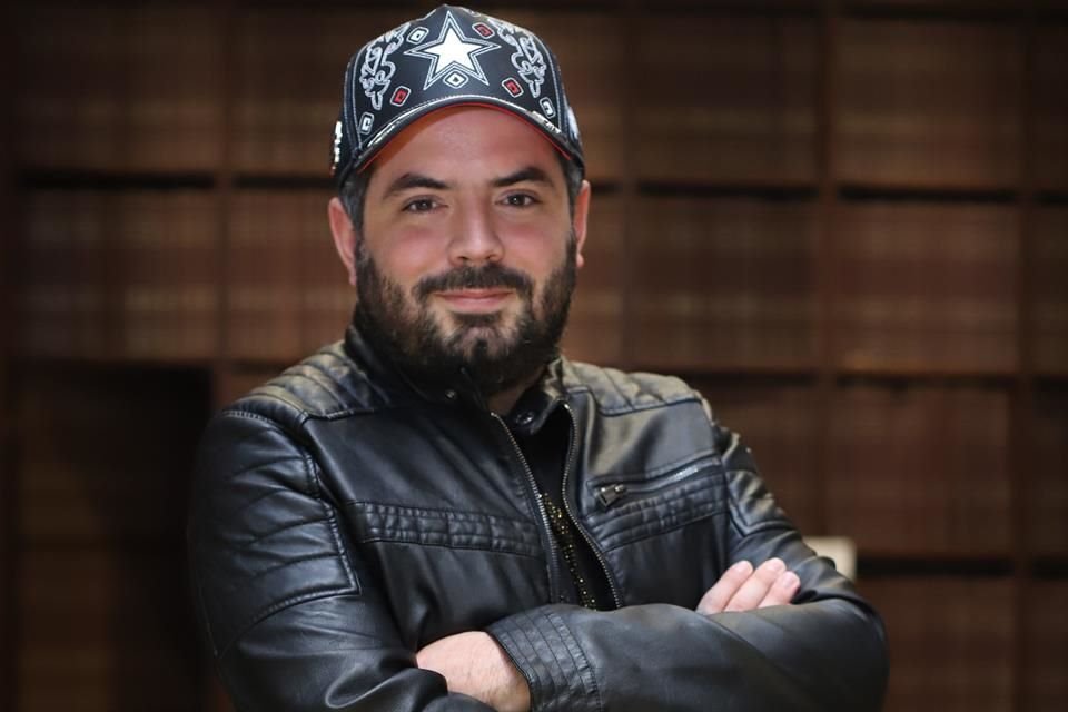 El conductor espera a su bebé Tessa para finales de junio.