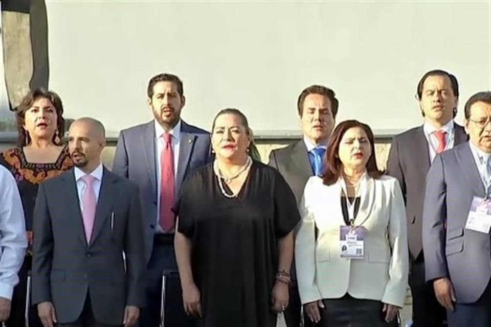 En ceremonia cívica, presidenta del INE llamó a los mexicanos a salir a votar con orgullo y con la certeza de que cada sufragio cuenta.