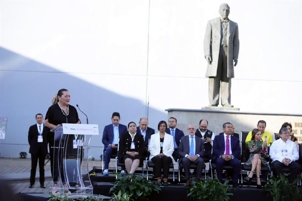 En ceremonia cívica, presidenta del INE llamó a los mexicanos a salir a votar con orgullo y con la certeza de que cada sufragio cuenta.